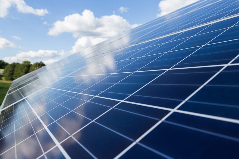 Como Funciona a Energia Solar Fotovoltaica?